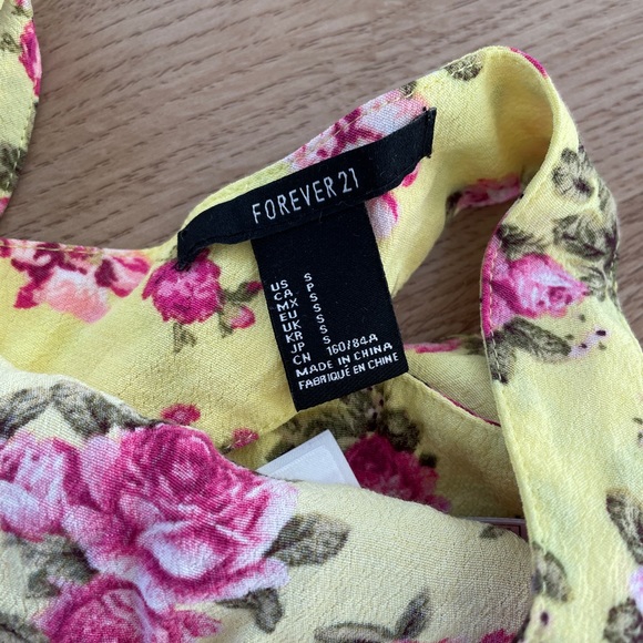 Forever 21 crop top - Picture 2 of 3